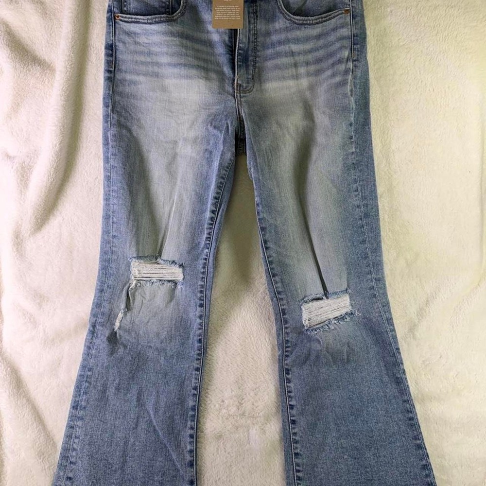 BKE Women's Slim Flare Jeans High Rise Light Wash Blue Distressed Stretch 31X28